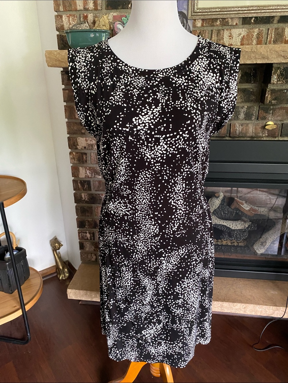 WHBM NWT outlet black and white stretch dress. Comfortable and flattering!